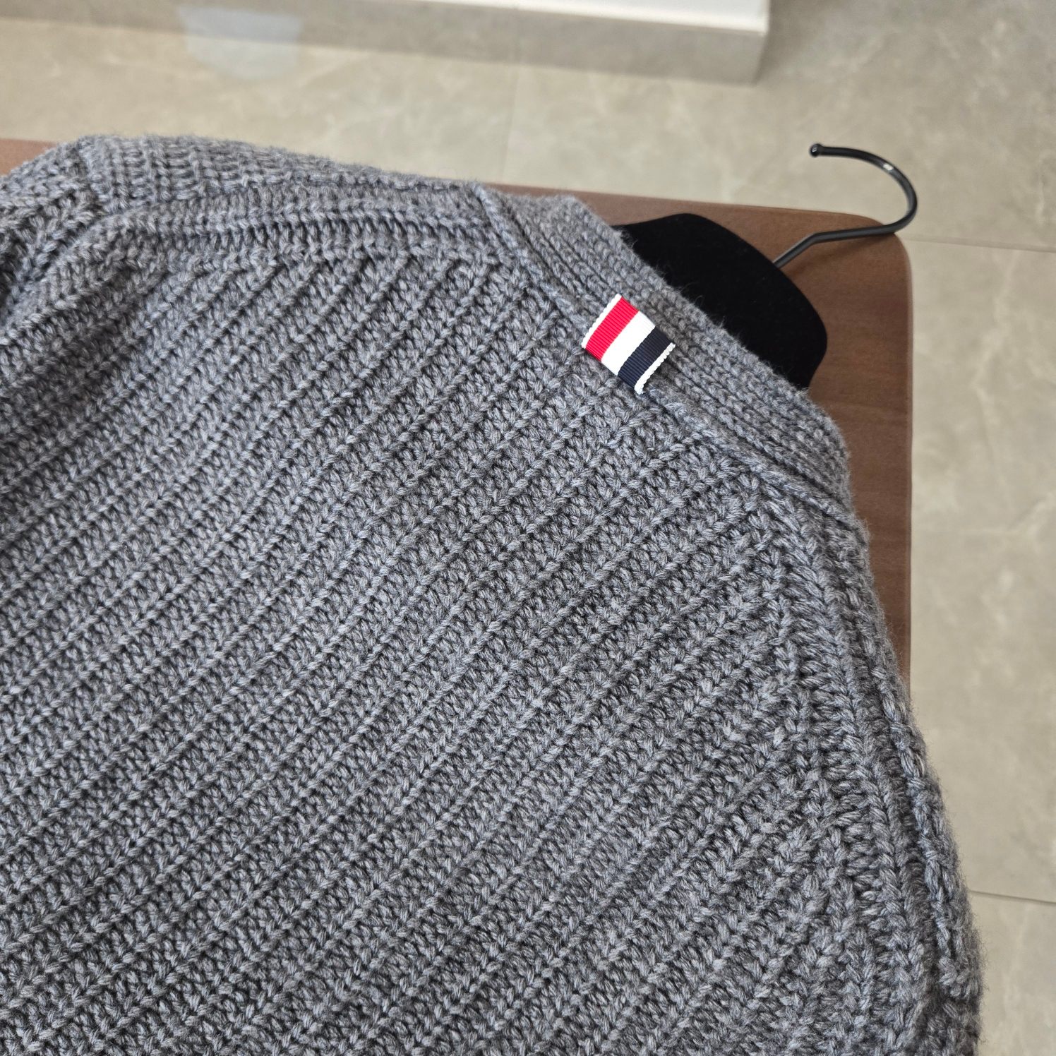 TB 24/FW 네 줄무늬 두꺼운 니트 가디건 5372 Thom Browne 이미지 6