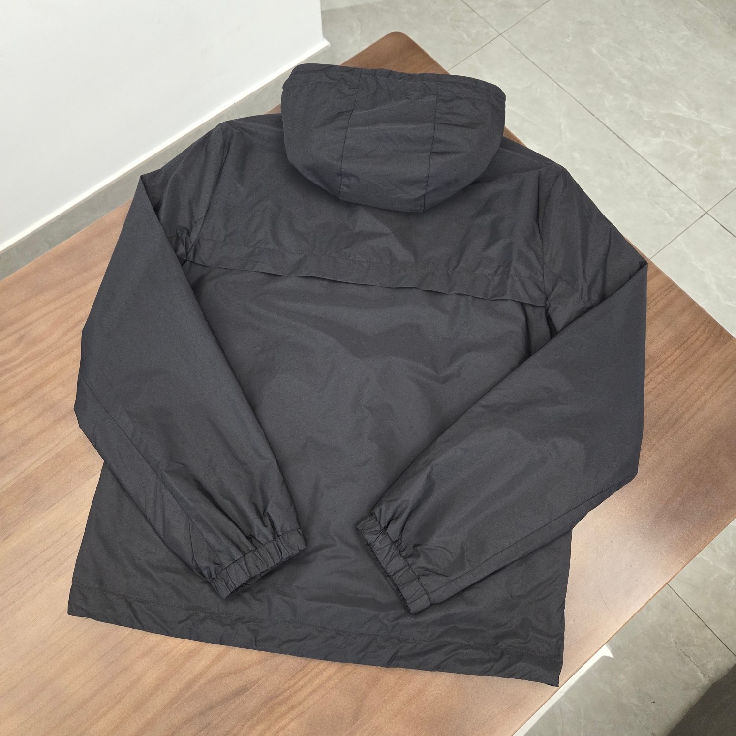 몽클레어 하트 로고 후드 나일론 자켓 24FW 상세 이미지 2