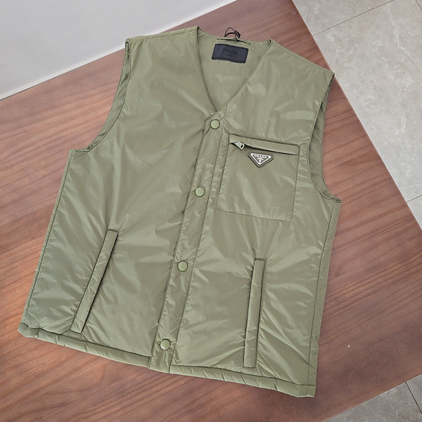 신상품 도매 - DM P230 프라다 24/FW 경량 다운 베스트, 사이즈 S, M, L, XL 5480