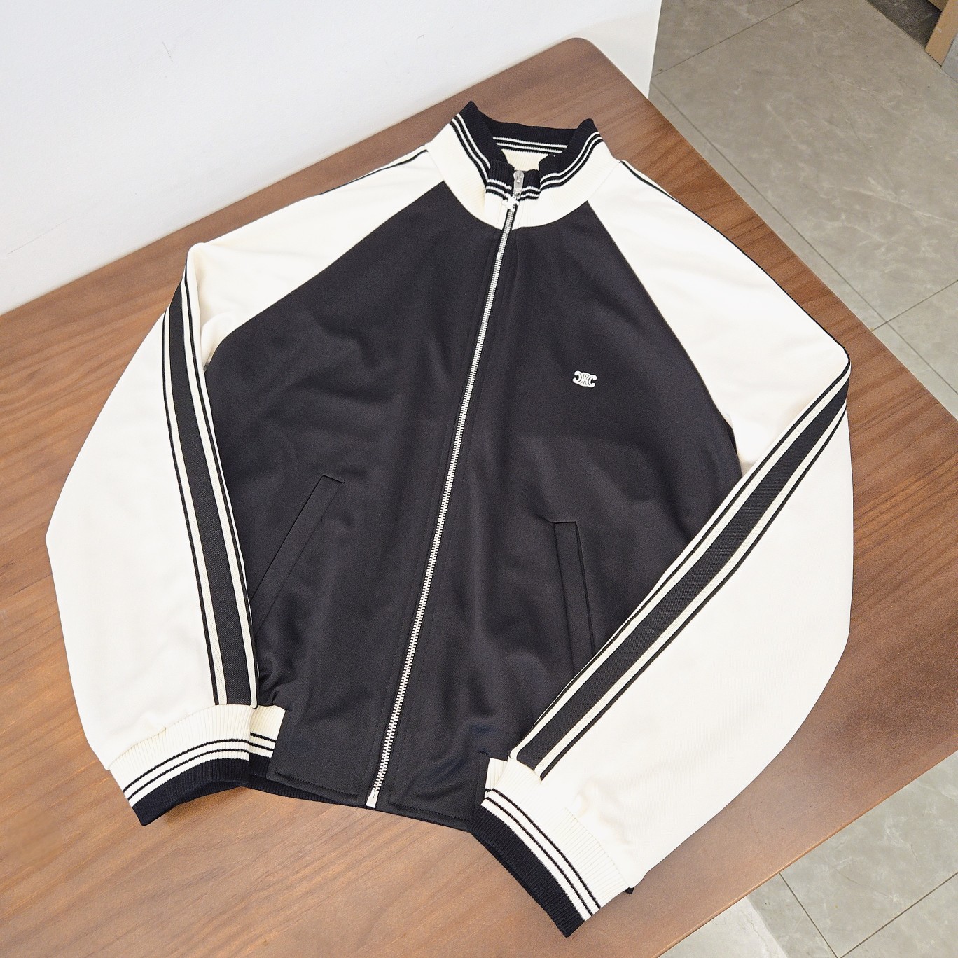 셀린느 2024FW 자수 자켓 5540