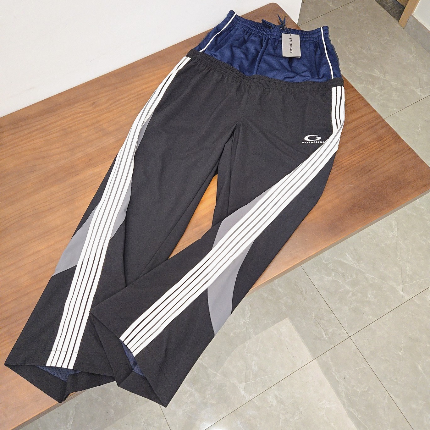 발렌시아가 2024FW 팬츠 5501