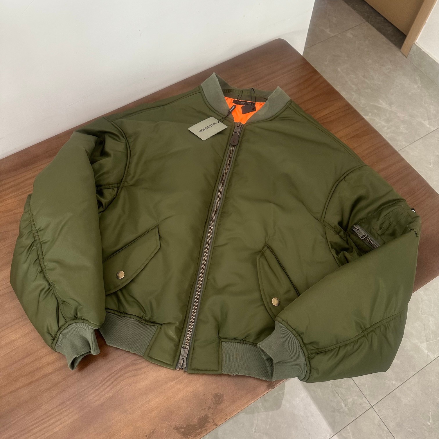 발렌시아가 2024FW 나일론 자켓 5545