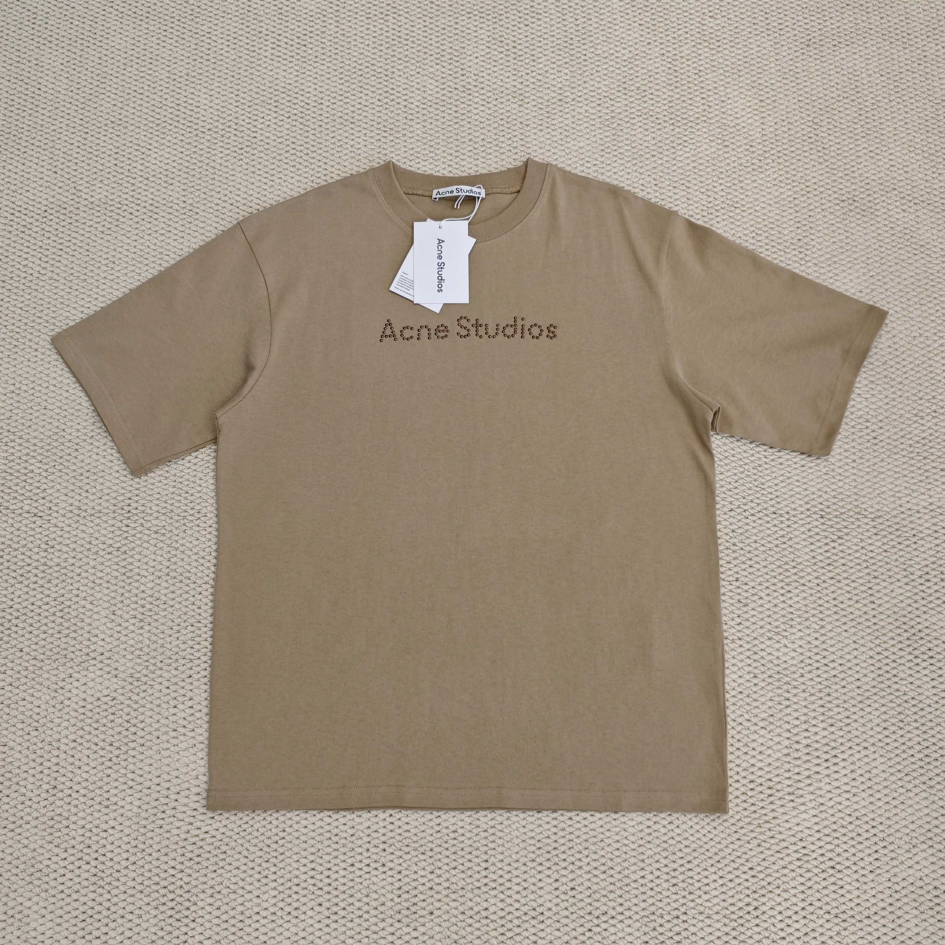 「新品」批发私信\nPZW ACNE/ 铆钉字母Tee\n