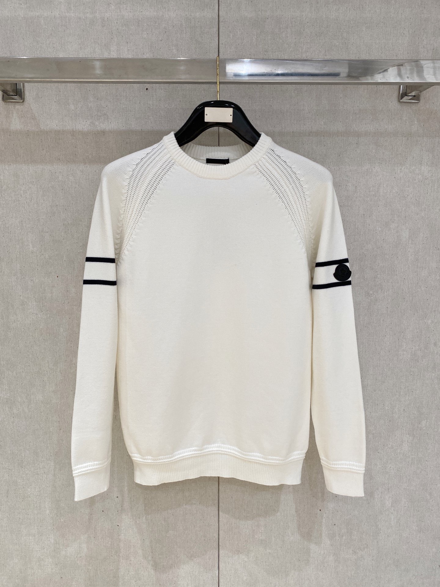 Moncler Pull Femme Blanc avec Bandes Noires, Collection Automne-Hiver 2025