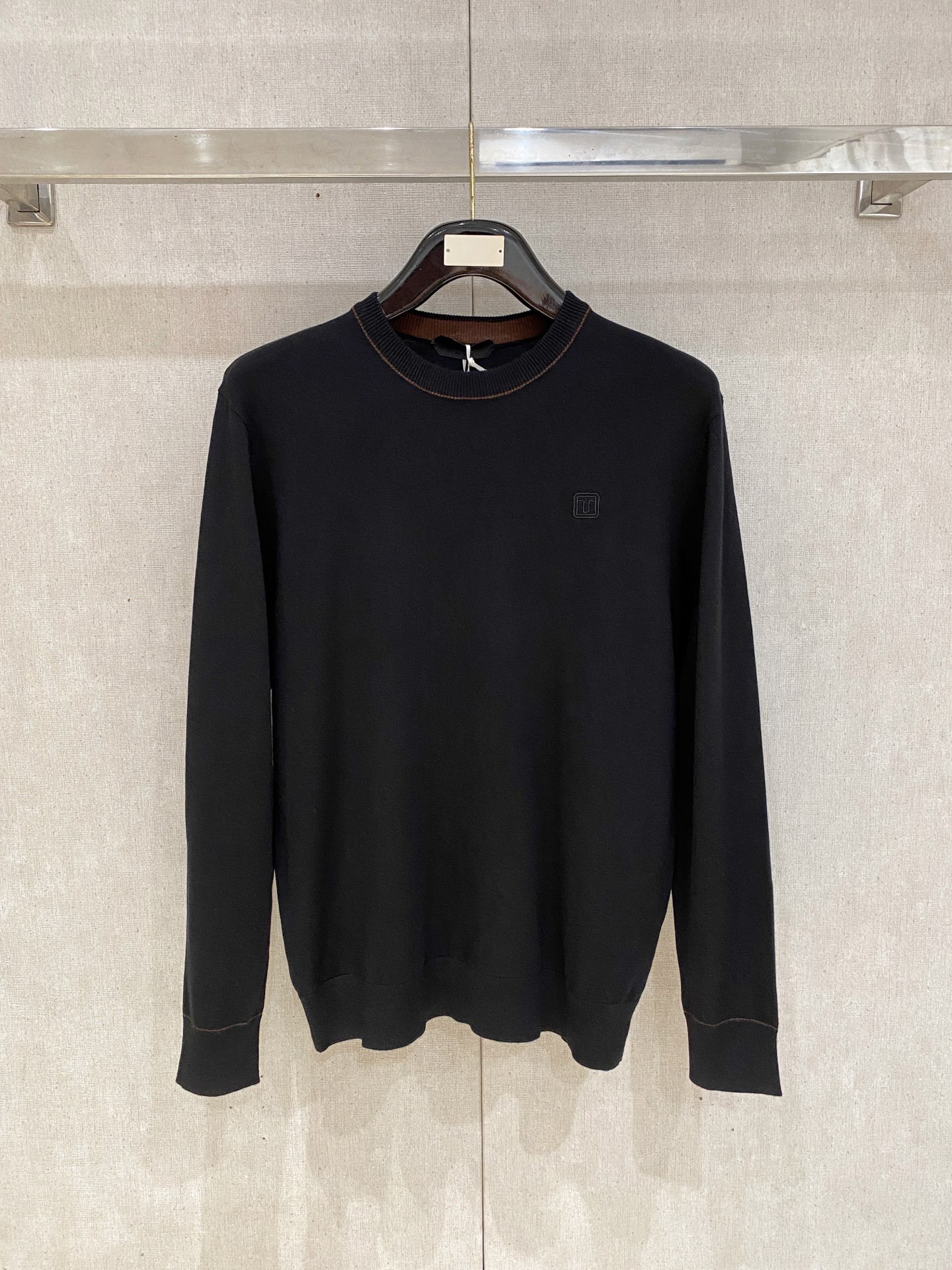 NO:569624,TF 2025 autumn and winter new base sweater color black white size M-3XL,,tom ford,sweaters,alexander wang19860909TF 2025秋冬新款打底毛衣 颜色黑色 白色 码数M-3XL,,tom ford,sweaters,alexander wang,Men's clothing