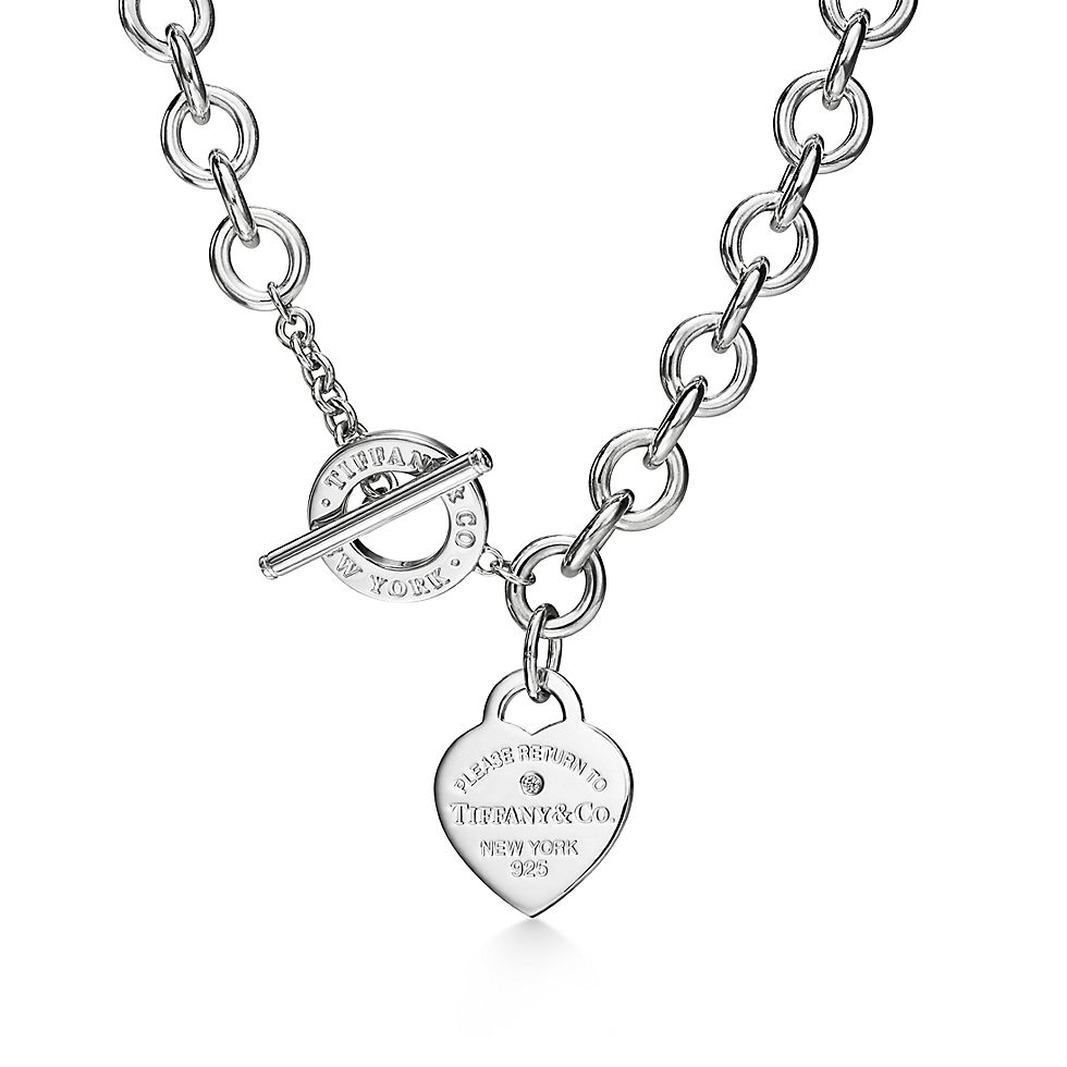 NO:107750,The design of the Return to Tiffany series is inspired by a keychain launched in 1969, famous for its iconic heart-shaped pendant. This sterling silver necklace is designed with an arrow-shaped pin buckle and is suitable for matching with an iconic heart-shaped pendant. Wear it alone or layered with necklaces of different lengths to create a unique look., jewelry boutique, tiffany, necklace, keychain, pure silver19860909蒂芙尼大爱心项链 Return to Tiffany 系列的设计灵感源自 1969 年推出的一款钥匙扣,以其标志性的心形吊饰而闻名.这款纯银项链采用箭型针扣设计,适合搭配标志性心形吊饰.单独佩戴或与不同长度的项链叠搭,打造个性出众的造型.,饰品精品,tiffany,necklace,keychain,pure silver,Jewelry