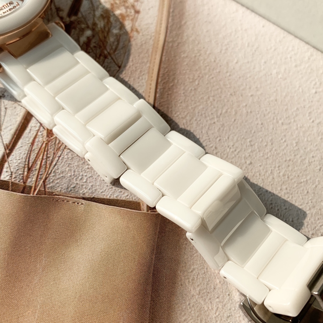 Bracelet Material:** Ceramic - Comprehensive 9