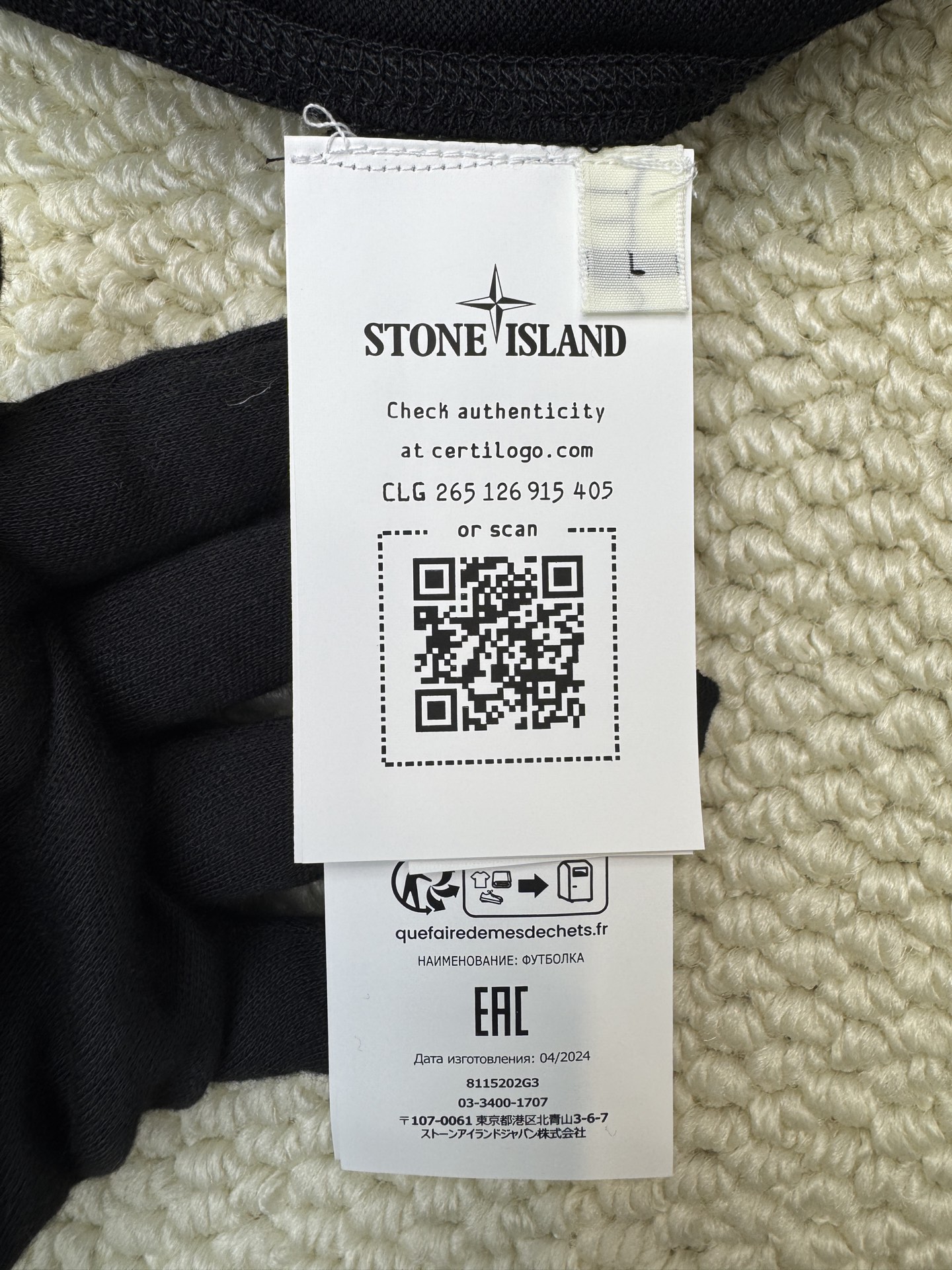 P140 Stonelsland石头岛小星星polo衫
工艺说明采用进口机贴布绣工艺 使用先进的计算机控制系统和精密的机械部件 实现Comass 徽章刺绣作业  呈现出清晰度和立体感兼具的刺绣效果
尺码：S-M-L-XL  
能与多类型服饰搭配营造时尚造型，定制辅料，三标齐全，男女同款！