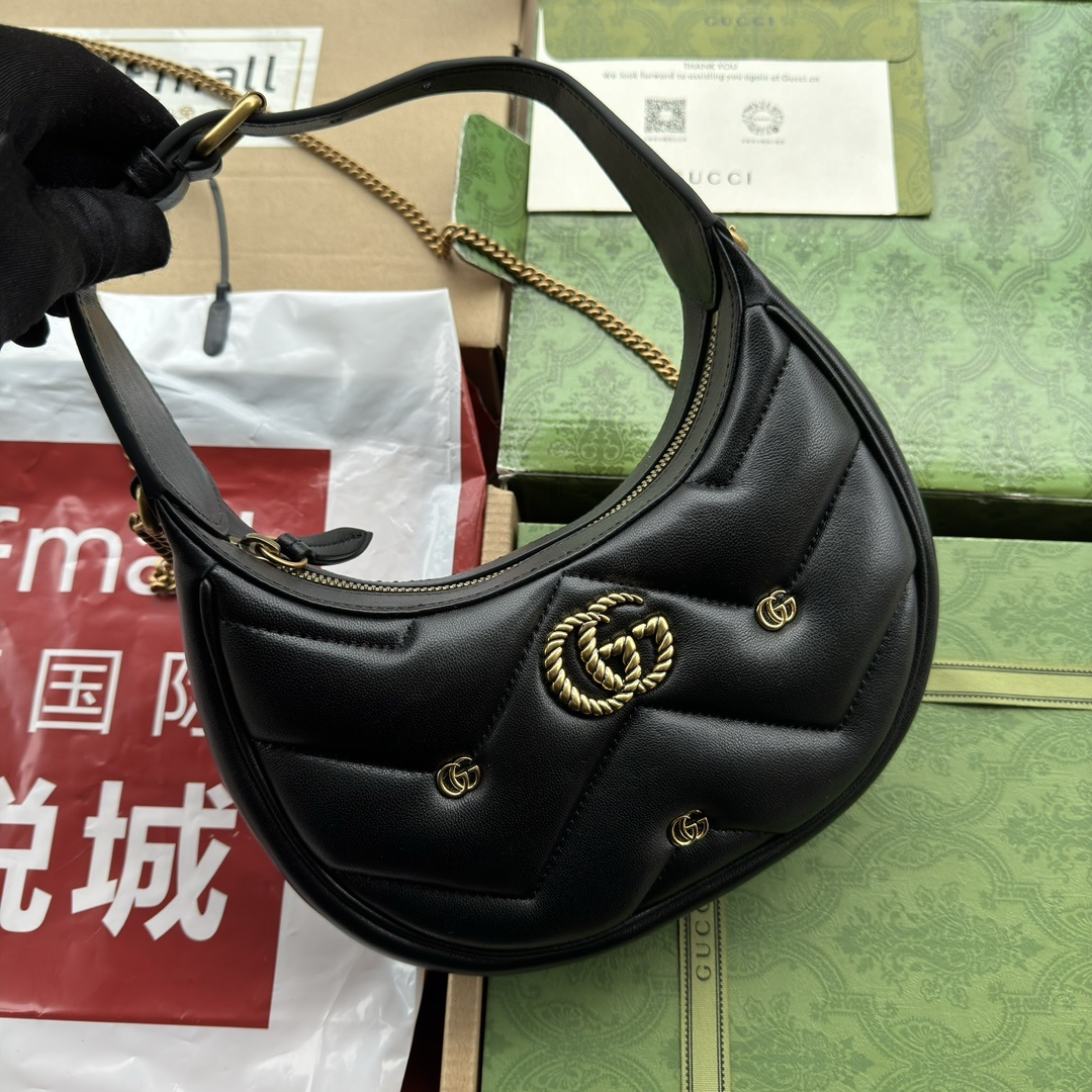 配全套原厂绿盒包装GGMarmont半月造型迷你手袋这款GGMarmont系列半月造型迷你手袋以柔软皮焕