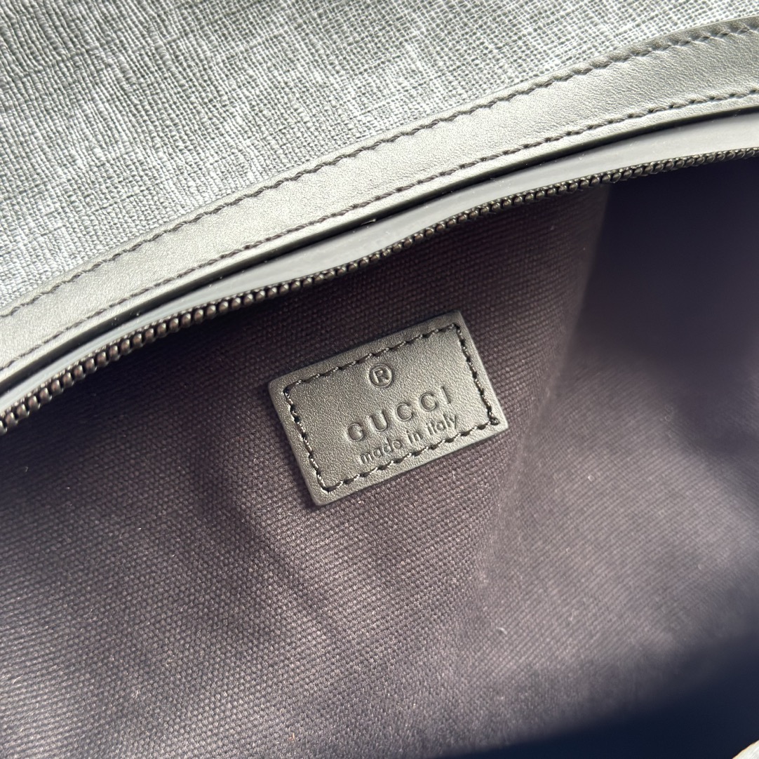 配全套原厂绿色礼品袋GG背包GGSuPreme帆布是品牌经久不衰的经典材质它采用带涂层的超细纤维织物制成