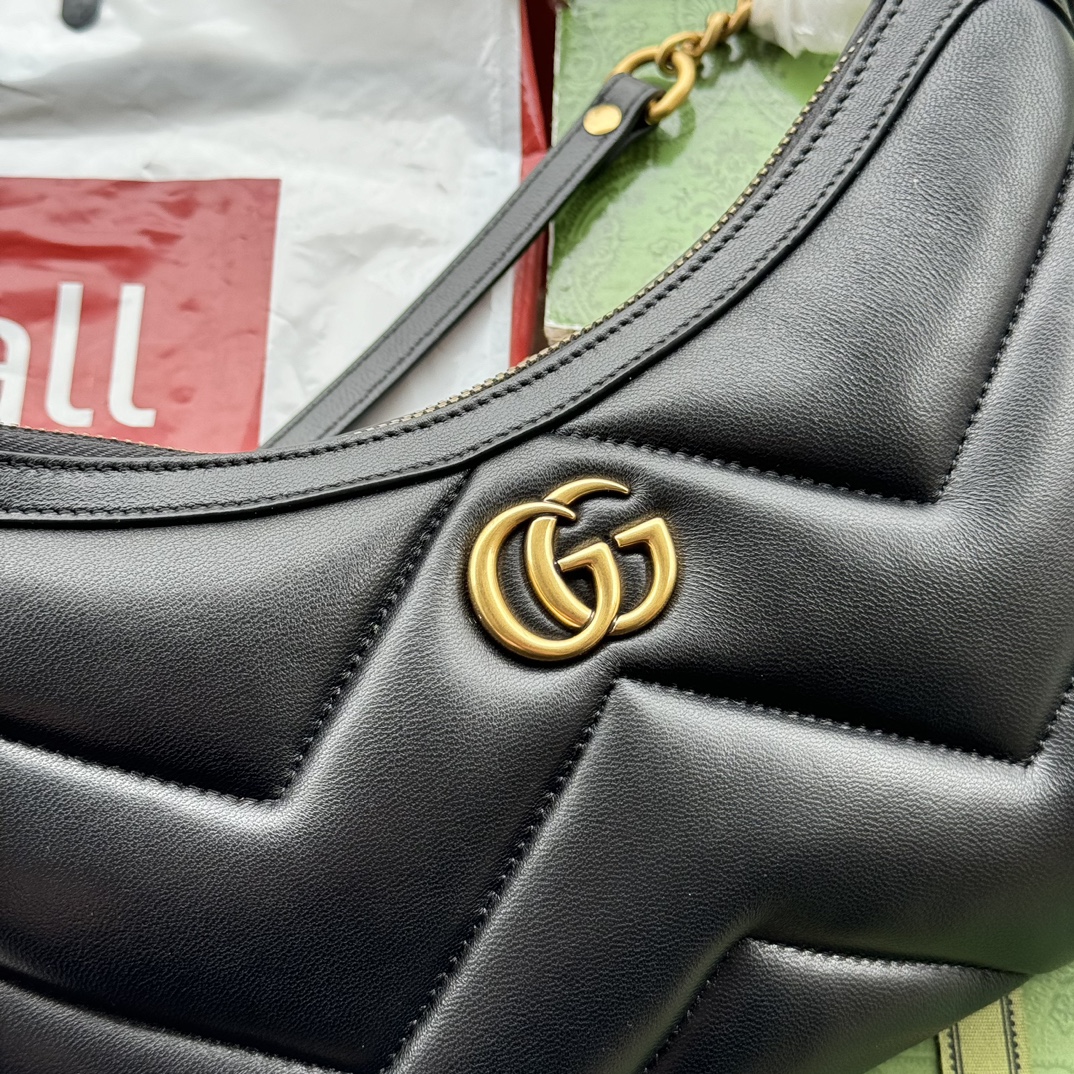 配全套原厂绿盒包装GGMarmont系列小号肩背包绗缝皮革和品牌经典字母交织造型配件已成为GGMarmo