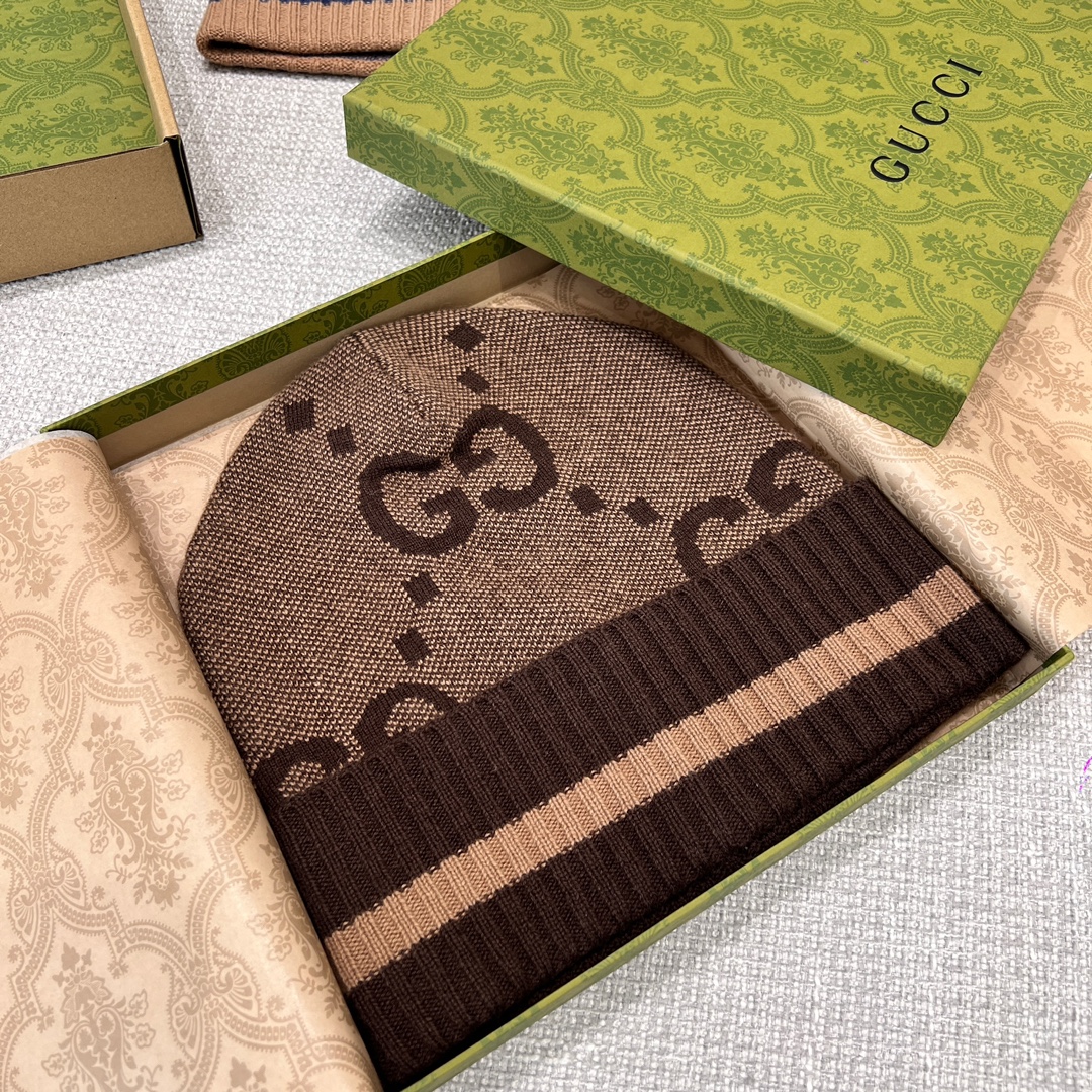Gucci Caramel Cashmere Scarf & Beanie Set with G Jacquard 3 i1700974576 7120 0