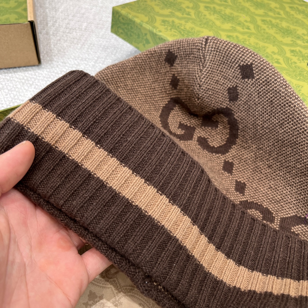 Gucci Caramel Cashmere Scarf & Beanie Set with G Jacquard 4 i1700974655 6103 0