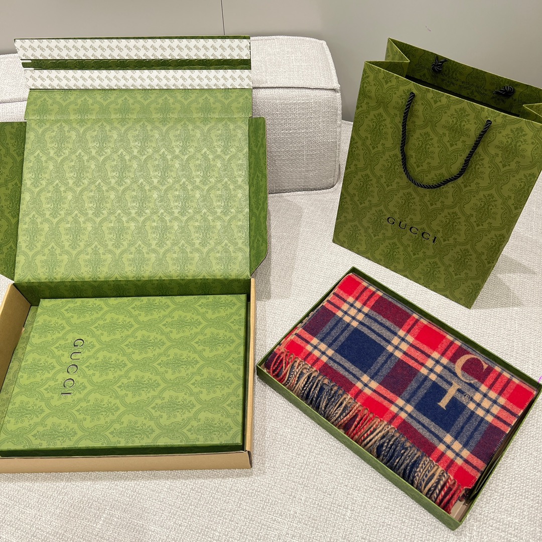 Gucci Reversible Wool & Cashmere Plaid Scarf - Blue & Camel, 35x200cm 10 i1702526716 1117 3