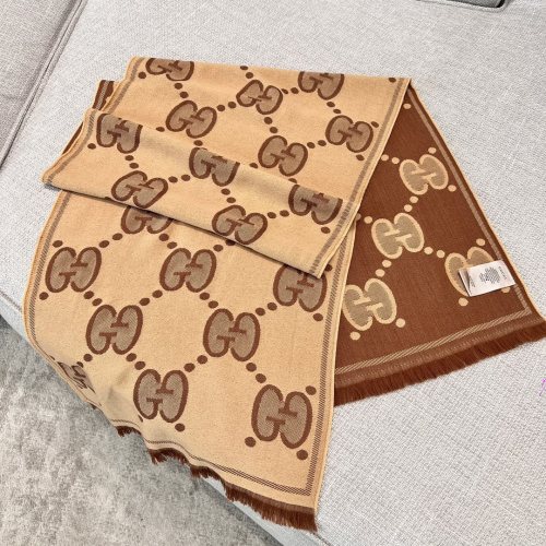 Elegante Bufanda Gucci de Lana con Diseño Doble G en Tonos Café y Beige 1 Elegante Bufanda Gucci de Lana con Diseño Doble G en Tonos Café y Beige