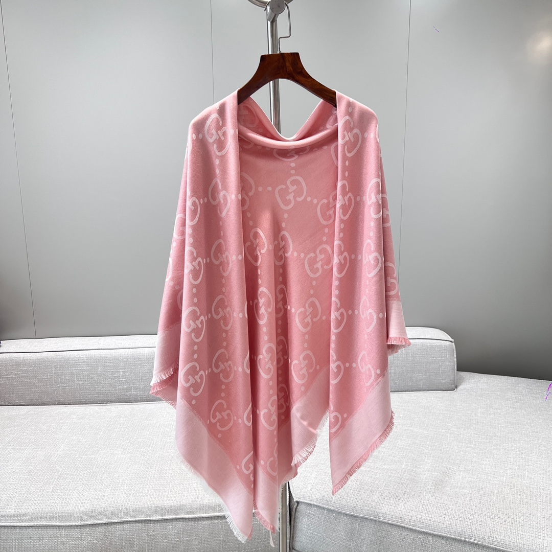 Gucci Pink Gold Silver Thread Jacquard Wool Silk Scarf Shawl 140x140cm 10 i1721532973 7661 0