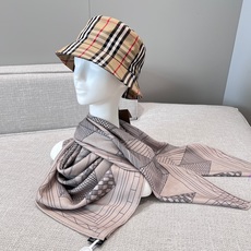 𝐇𝐞𝐫𝐦𝐞𝐬 • 𝐍𝐞𝐰《积木骏马》丝羊绒披肩 卡其色 Size:140x140cm 70%山羊绒30% 𝐇𝐞𝐫𝐦𝐞𝐬 • 𝐍𝐞𝐰《积木骏马》丝羊绒披肩 卡其色 Size:140x140cm 70%山羊绒30%