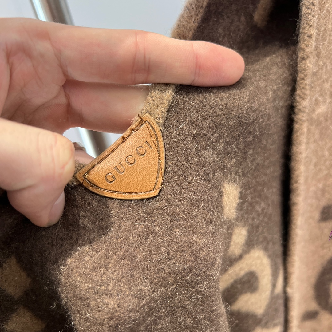 Gucci Reversible GG Wool Cape Shawl Caramel Brown, 140x200cm 4 i1728445245 7064 8