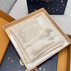 🆕 𝐋𝐨𝐮𝐢𝐬 𝐕𝐮𝐢𝐭𝐭𝐨𝐧 • 《素色提花方巾》 Size:87x87cm 100%真丝 小Logo提花精致工艺, 🆕 𝐋𝐨𝐮𝐢𝐬 𝐕𝐮𝐢𝐭𝐭𝐨𝐧 • 《素色提花方巾》 Size:87x87cm 100%真丝 小Logo提花精致工艺,