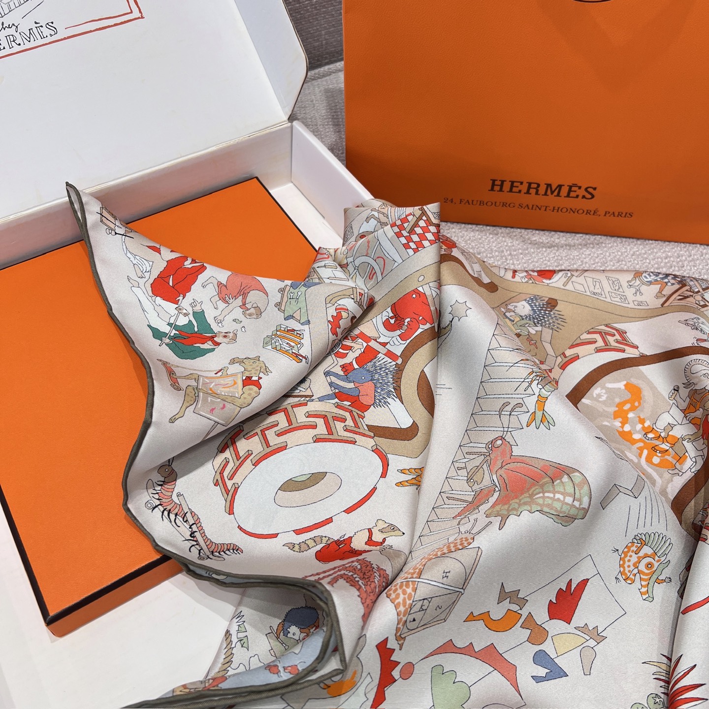 𝐇𝐞𝐫𝐦𝐞𝐬 • 𝟐𝟓秋《马术学院》米杏色Size：90x90cm 100%斜纹真丝 18mm台版套色 