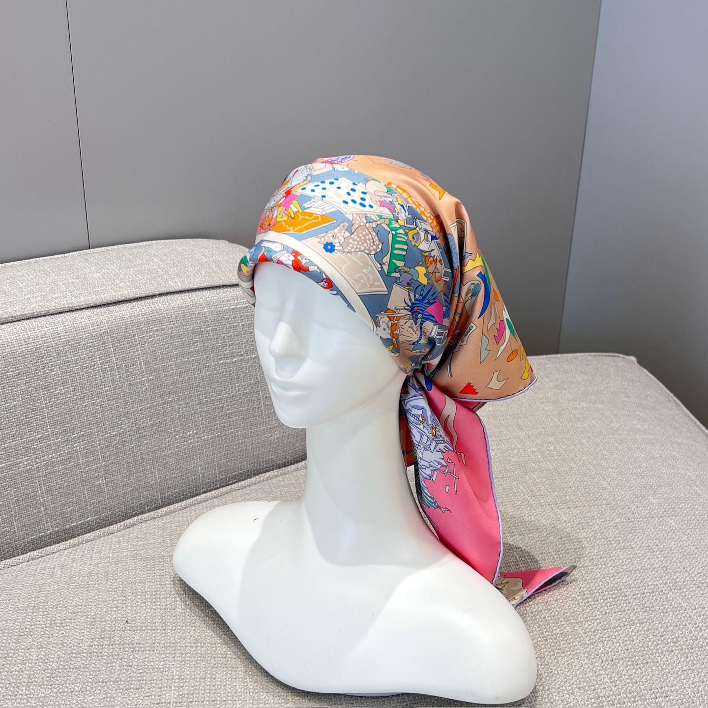 𝐇𝐞𝐫𝐦𝐞𝐬 • 𝟐𝟓秋《马术学院》粉色Size：90x90cm 100%斜纹真丝 18mm台版套色 精