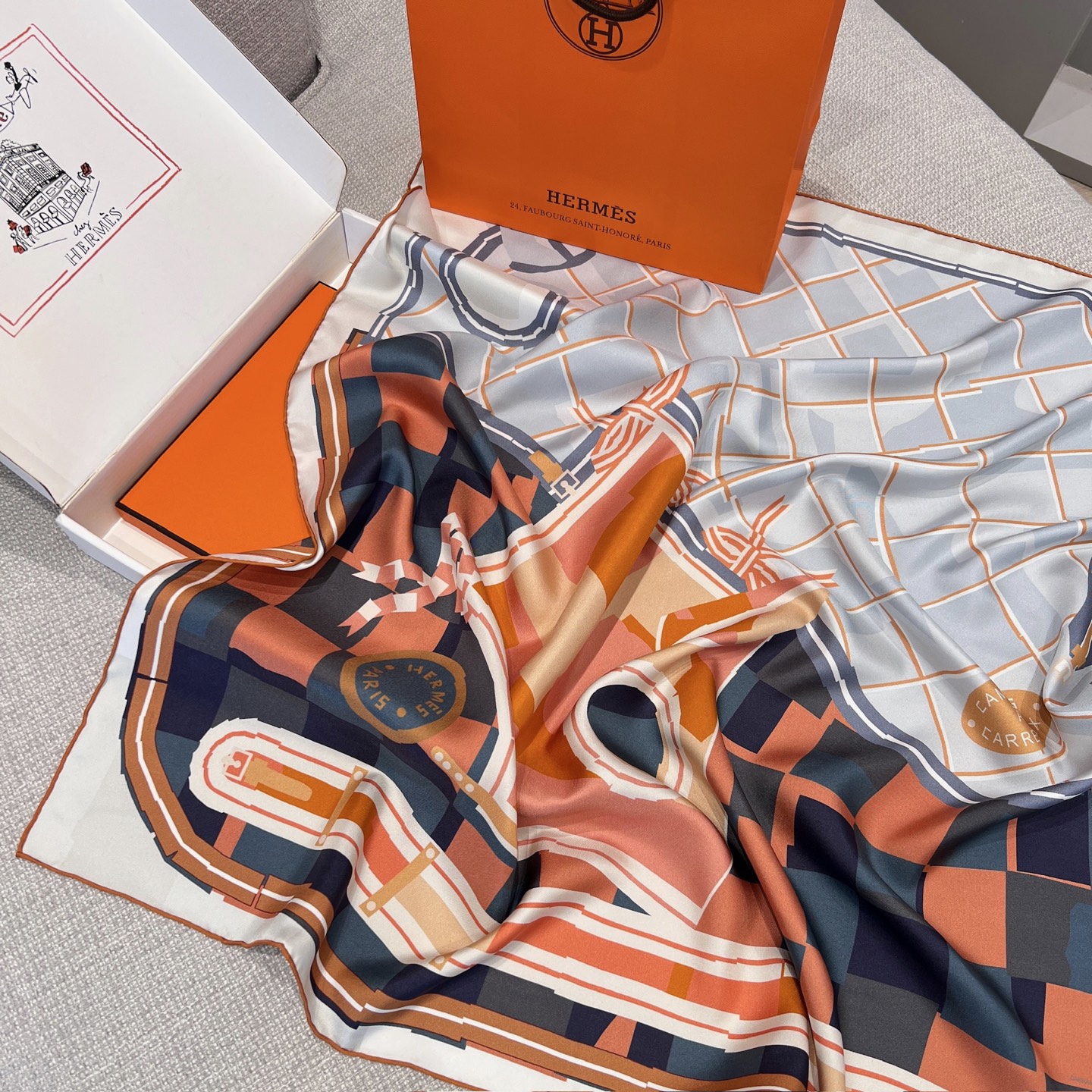 𝐇𝐞𝐫𝐦𝐞𝐬 •𝟐𝟓秋《格纹马面罩》冰川蓝Size：90x90cm 100% 斜纹真丝 精致手工卷边，质