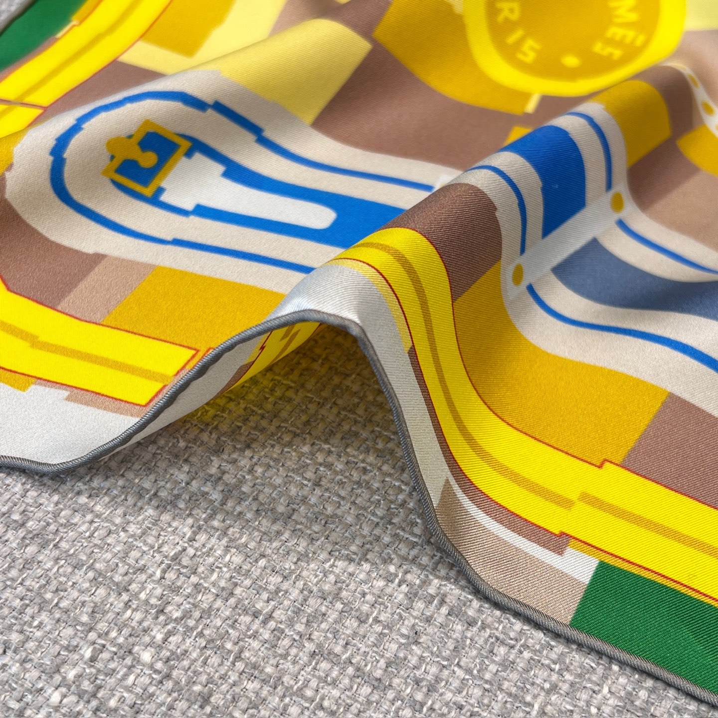 𝐇𝐞𝐫𝐦𝐞𝐬 •𝟐𝟓秋《格纹马面罩》橘色Size：90x90cm 100% 斜纹真丝 精致手工卷边，质感