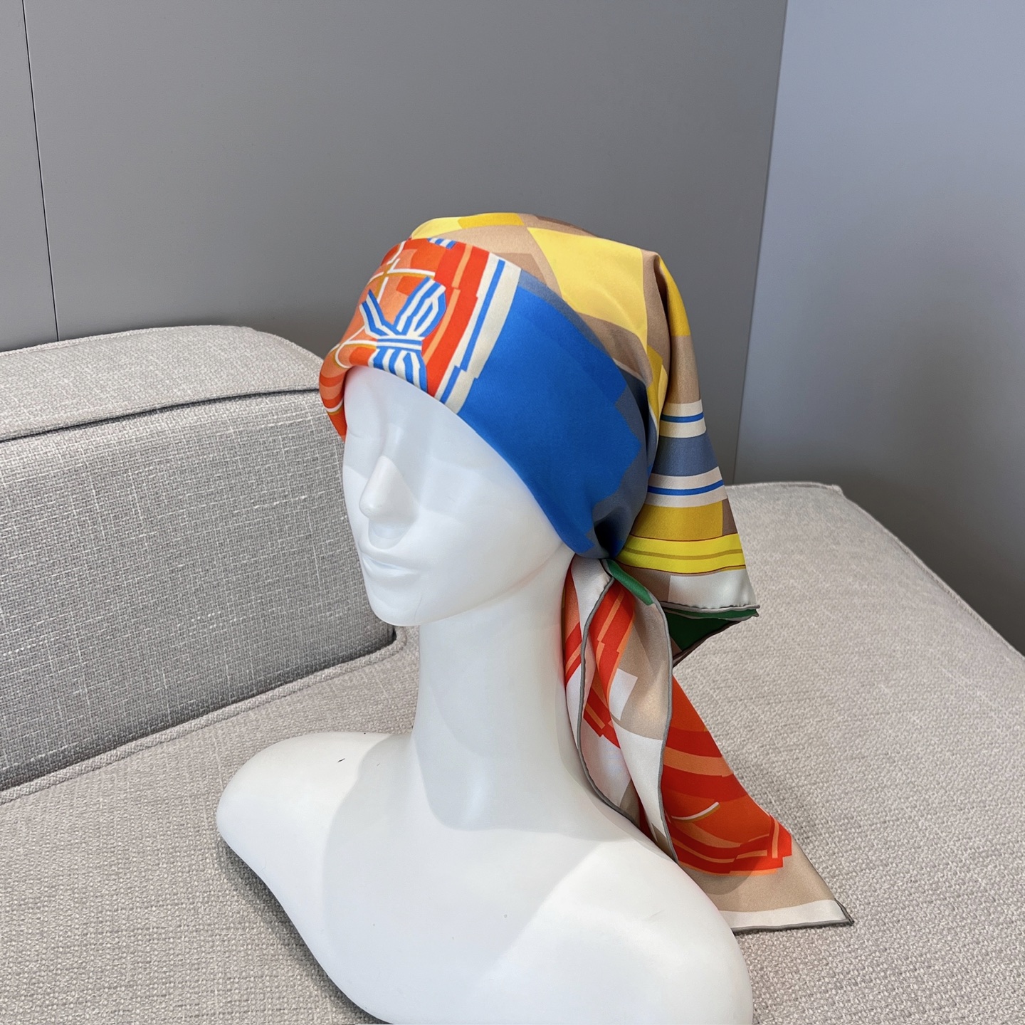 𝐇𝐞𝐫𝐦𝐞𝐬 •𝟐𝟓秋《格纹马面罩》橘色Size：90x90cm 100% 斜纹真丝 精致手工卷边，质感