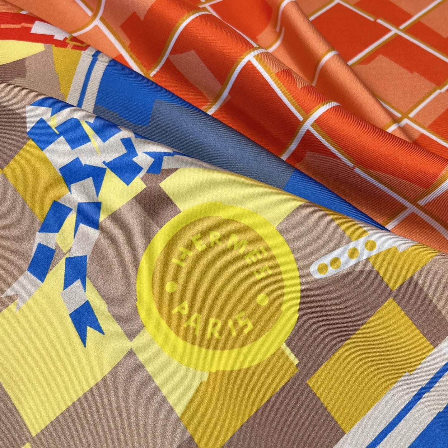 𝐇𝐞𝐫𝐦𝐞𝐬 •𝟐𝟓秋《格纹马面罩》橘色Size：90x90cm 100% 斜纹真丝 精致手工卷边，质感