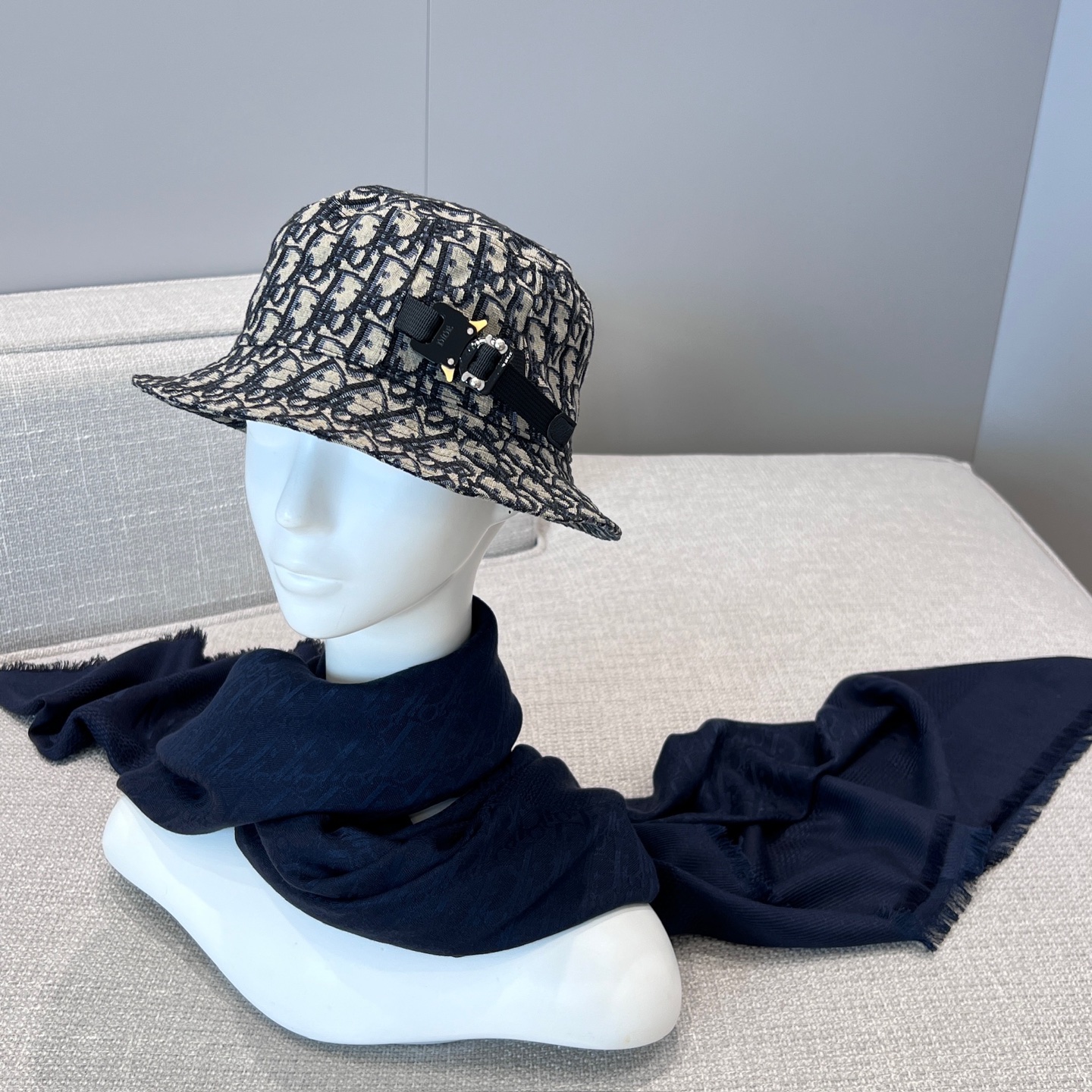 Шарф Dior темно-синий с монограммой, размер 140x140 см