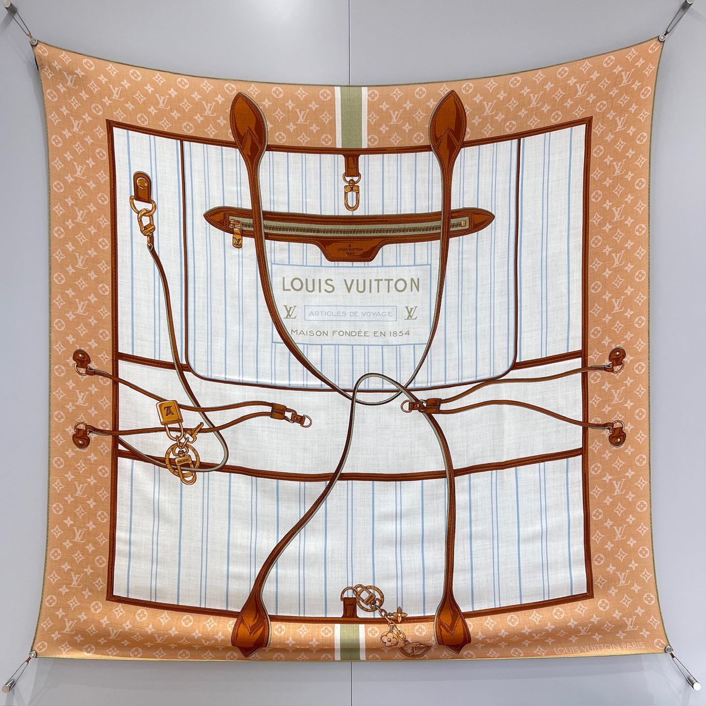 Шарф Louis Vuitton молочного цвета с узором Neverfull