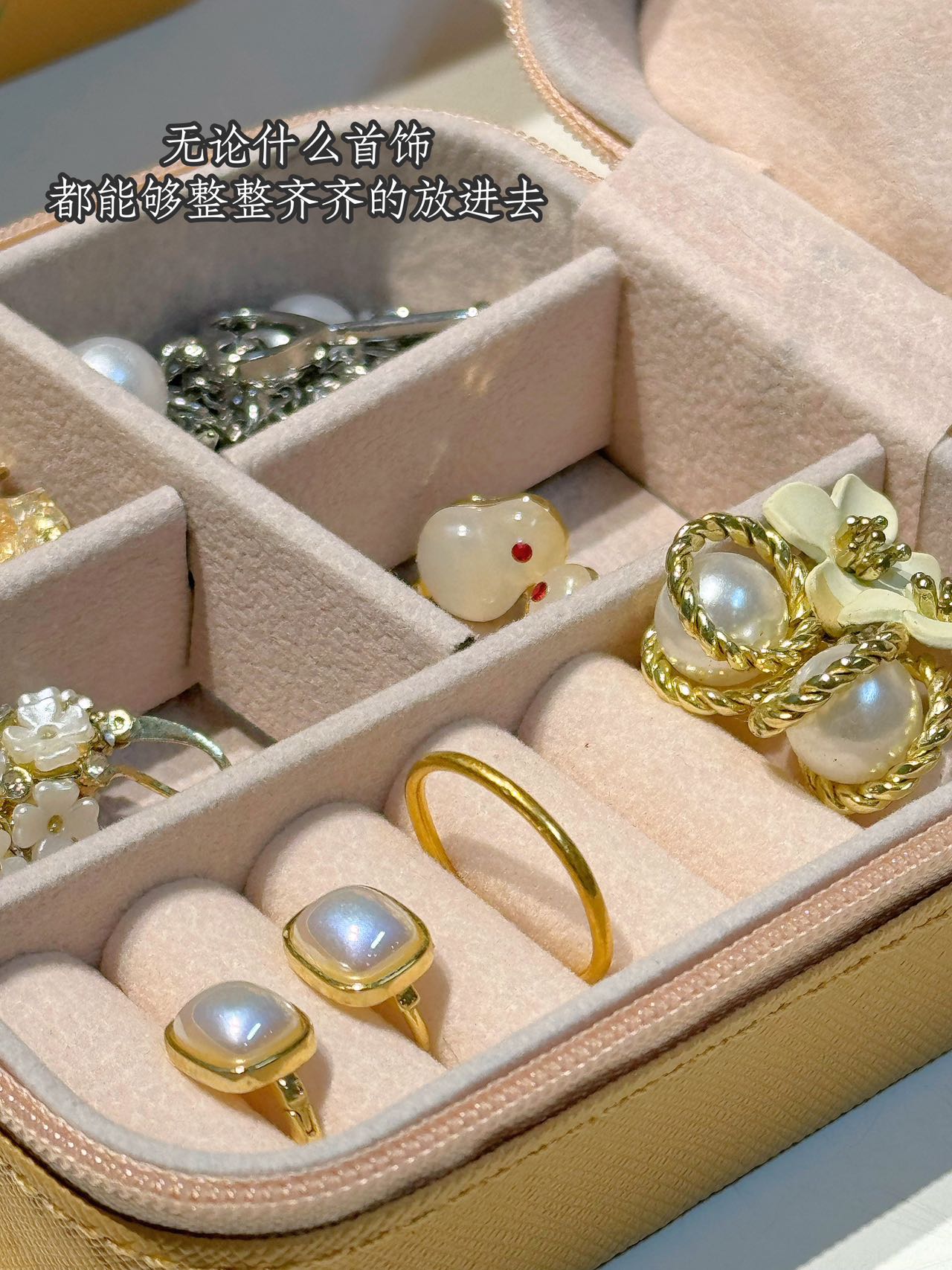 Configurable compartments allow customized organization for rings - Comprehensive 4