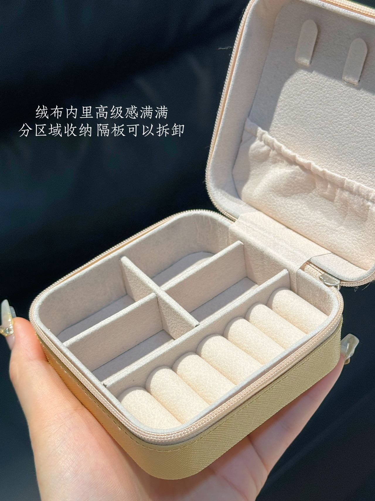 it efficiently accommodates everyday essentials, including necklaces - Comprehensive 3