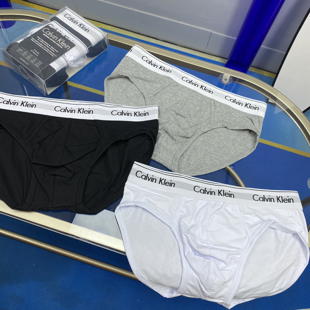  三角男 C*k盒装精品纯棉男士系列！时尚大方！平角内裤采用无痕拼接 无缝压胶工艺 高档材质 轻薄透气 