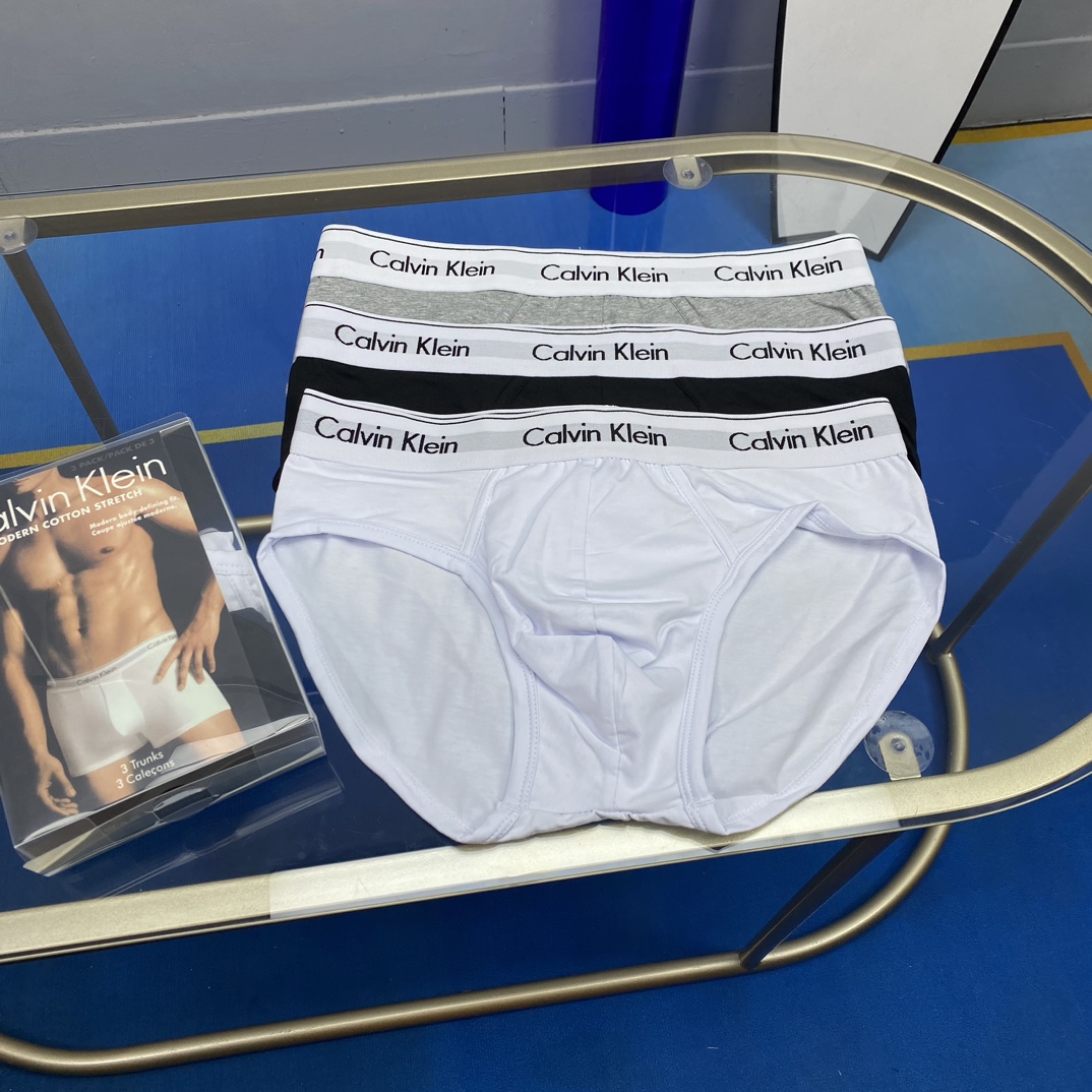  三角男 C*k盒装精品纯棉男士系列！时尚大方！平角内裤采用无痕拼接 无缝压胶工艺 高档材质 轻薄透气 