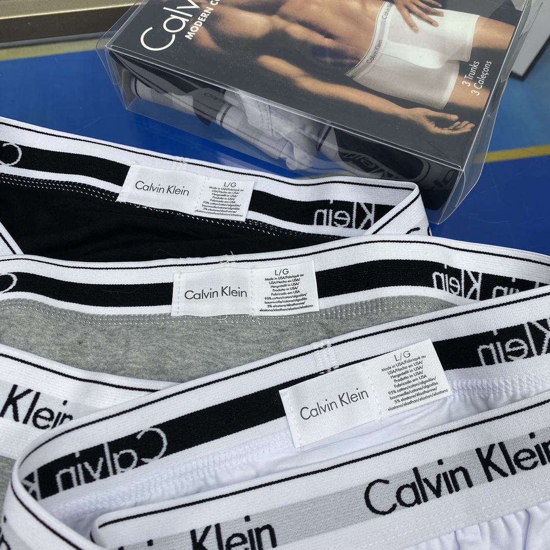  三角男 C*k盒装精品纯棉男士系列！时尚大方！平角内裤采用无痕拼接 无缝压胶工艺 高档材质 轻薄透气 