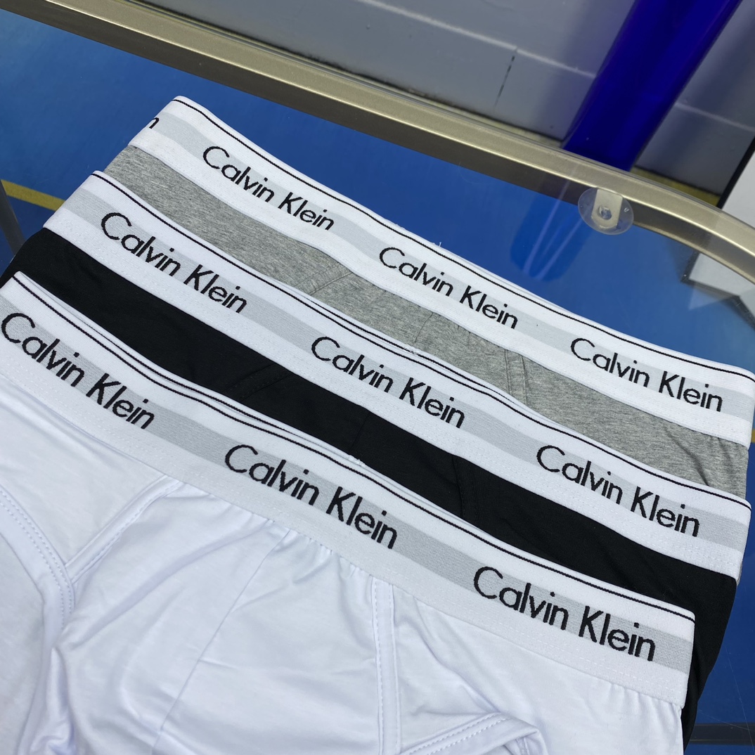  三角男 C*k盒装精品纯棉男士系列！时尚大方！平角内裤采用无痕拼接 无缝压胶工艺 高档材质 轻薄透气 