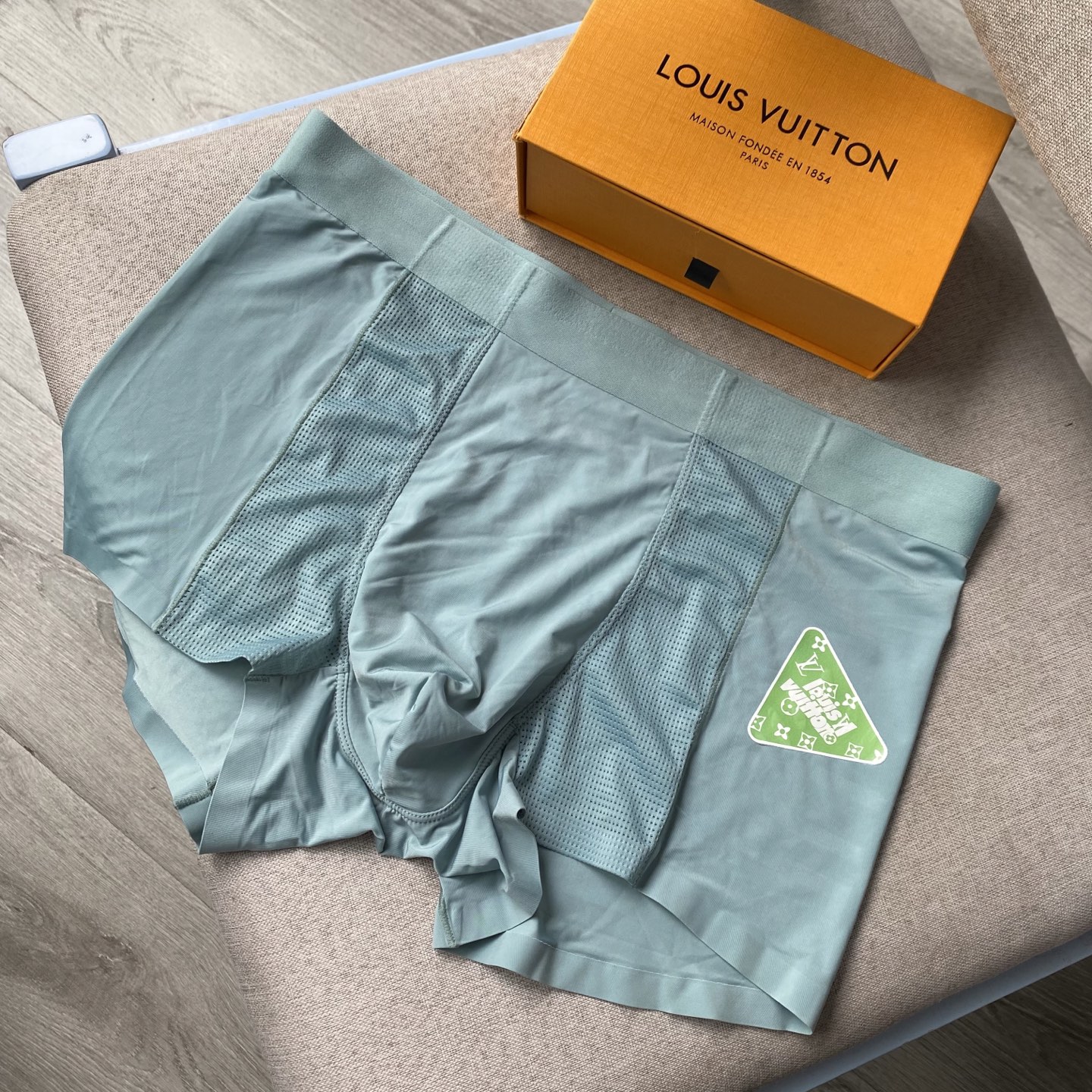  Lv新品！1V时尚男士内裤！ 外贸公司合作订单，轻薄透设计，采用进口冰丝面料轻薄透气， 无痕裁剪 穿着