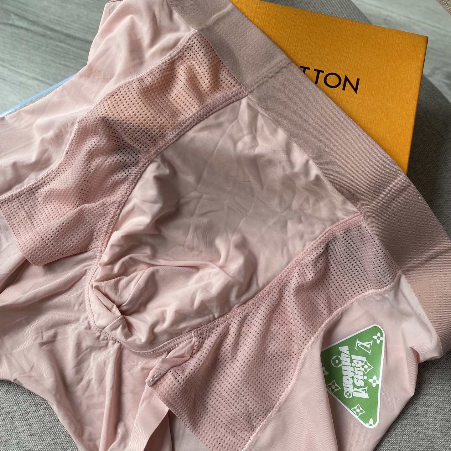  Lv新品！1V时尚男士内裤！ 外贸公司合作订单，轻薄透设计，采用进口冰丝面料轻薄透气， 无痕裁剪 穿着