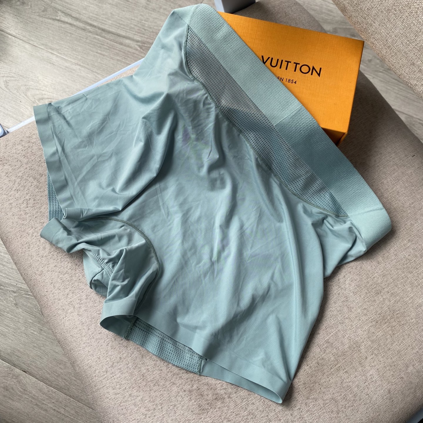  Lv新品！1V时尚男士内裤！ 外贸公司合作订单，轻薄透设计，采用进口冰丝面料轻薄透气， 无痕裁剪 穿着