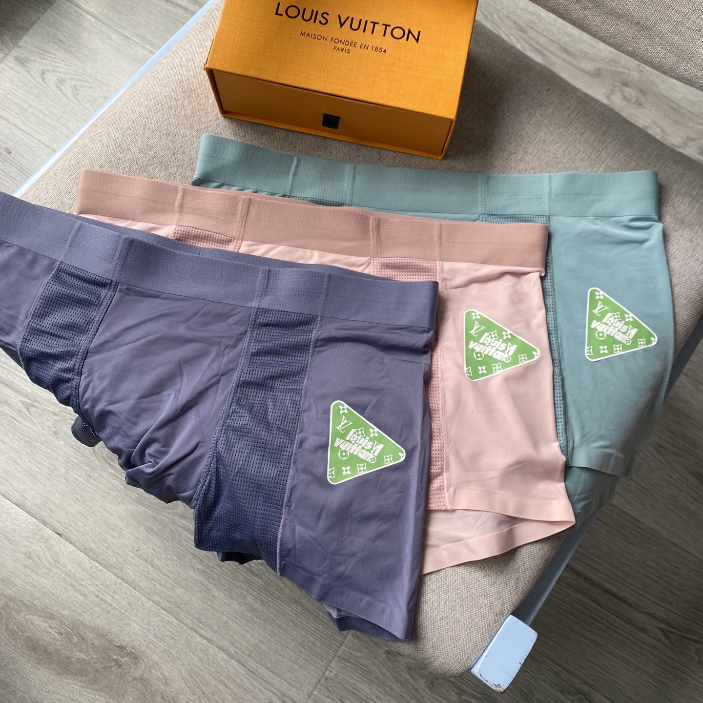  Lv新品！1V时尚男士内裤！ 外贸公司合作订单，轻薄透设计，采用进口冰丝面料轻薄透气， 无痕裁剪 穿着