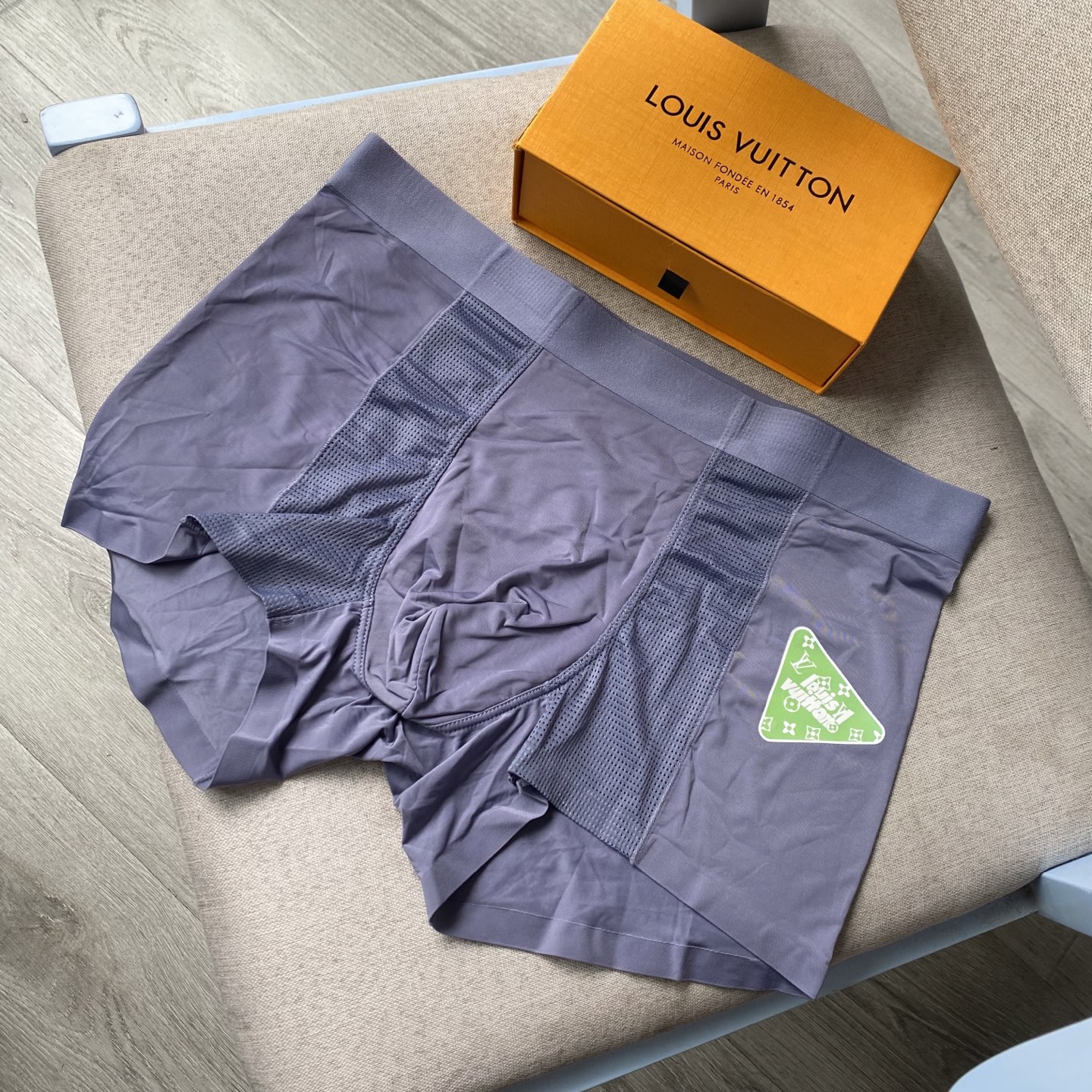  Lv新品！1V时尚男士内裤！ 外贸公司合作订单，轻薄透设计，采用进口冰丝面料轻薄透气， 无痕裁剪 穿着