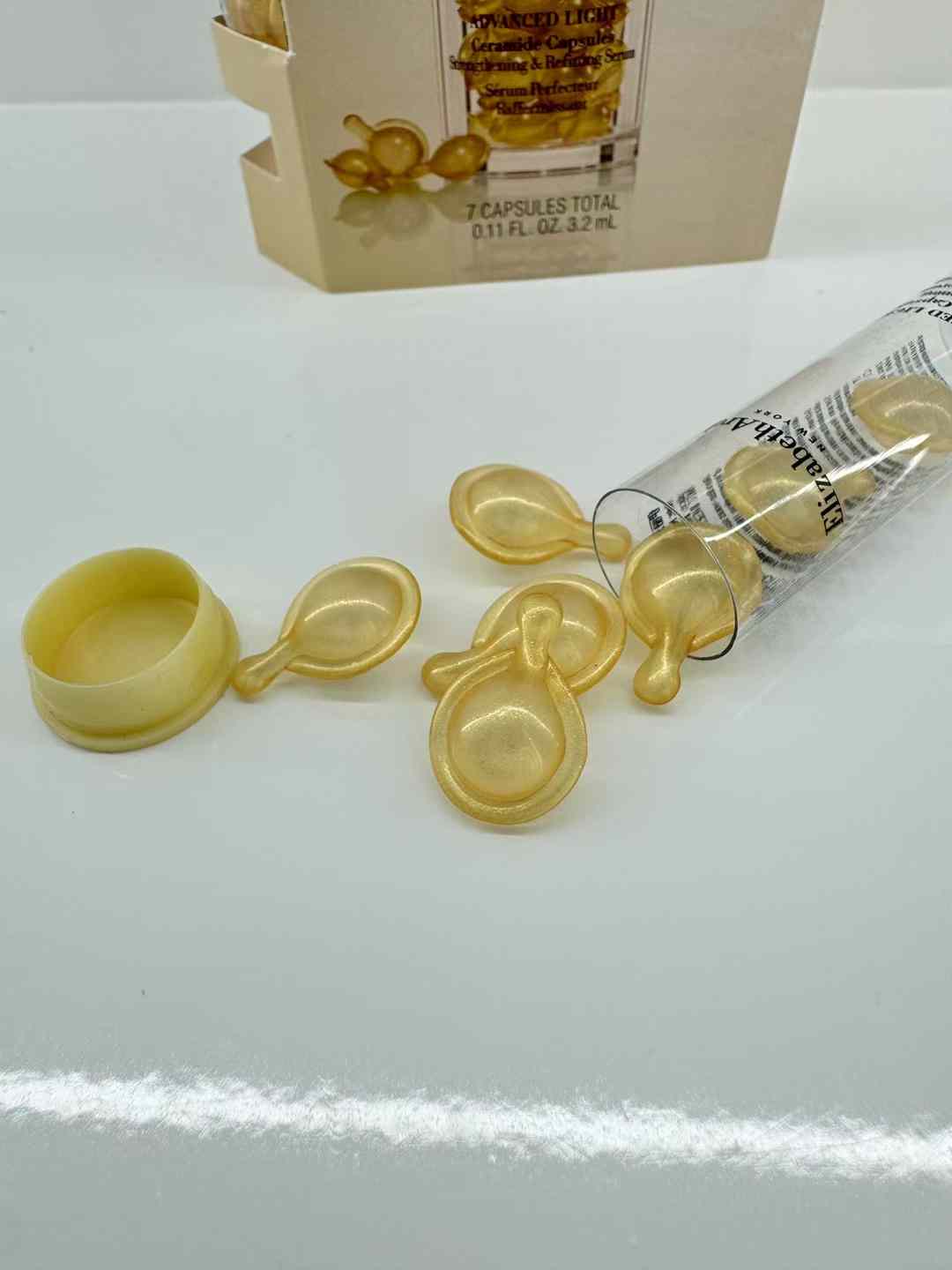 Elizabeth Arden Advanced Light Ceramide Capsules - 7-Day Trial 6 a1732680592745 3363