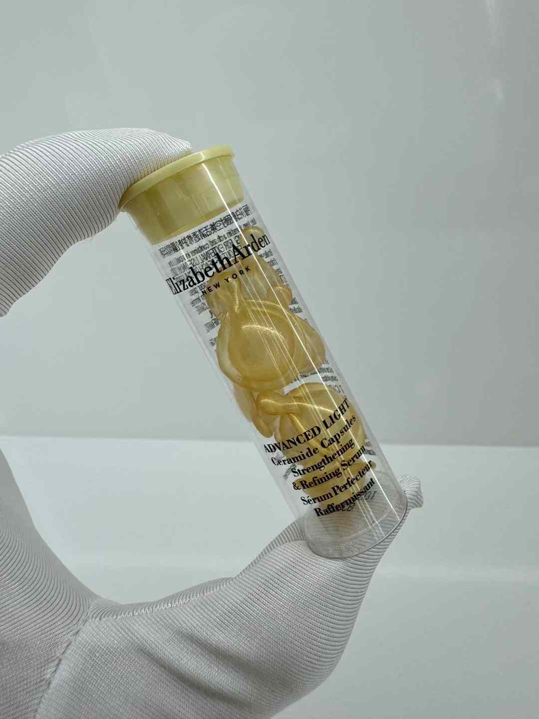 Elizabeth Arden Advanced Light Ceramide Capsules - 7-Day Trial 5 a1732680592746 1005