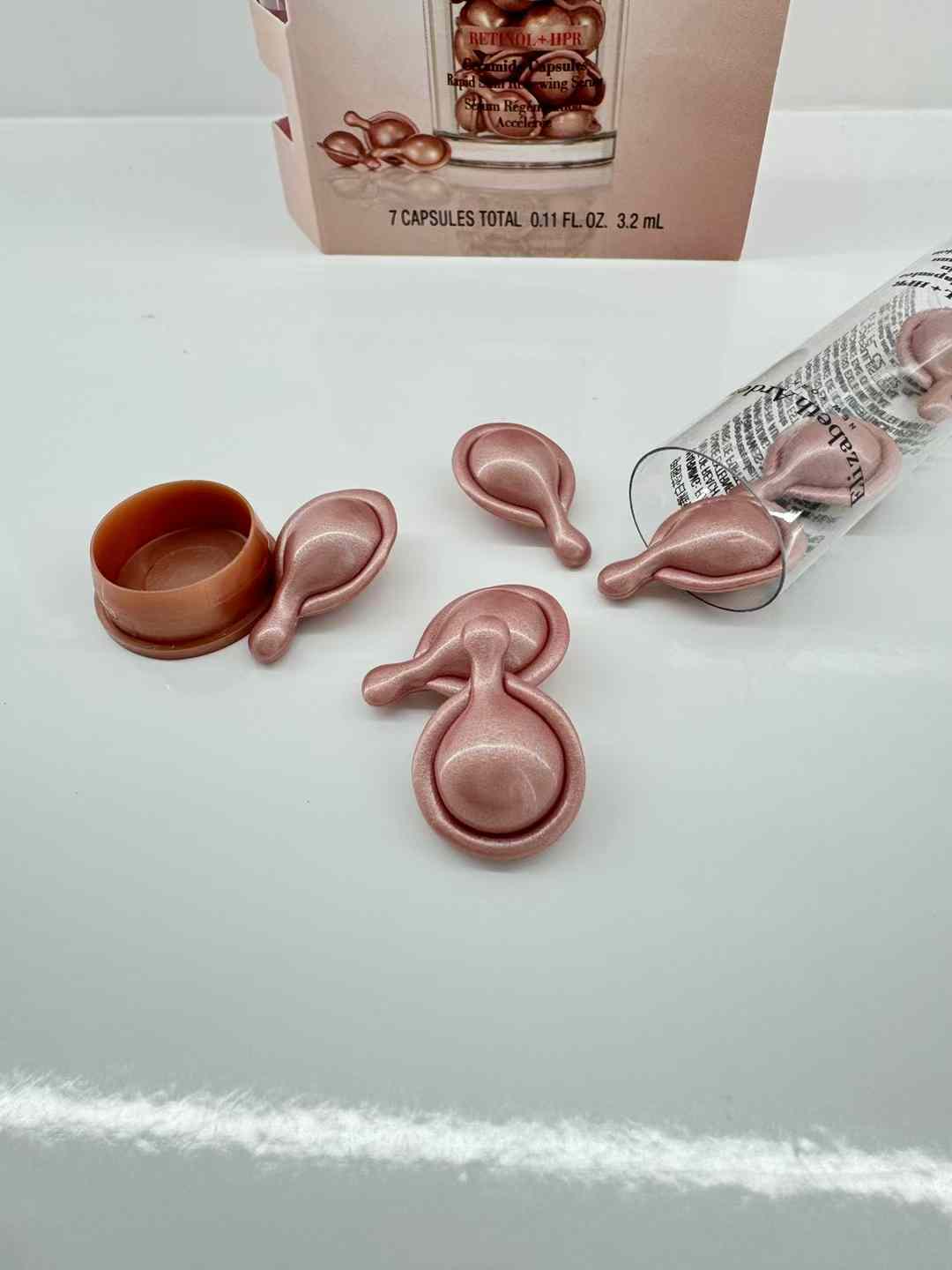 Elizabeth Arden Retinol Ceramide Capsules - Rapid Skin Renewing Serum 5 a1732680611870 1364