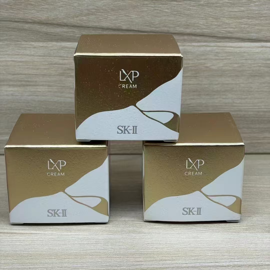 30。SK全新金缮匠心面霜8g/小样 🔜 高质量❗️独家产品[庆祝] 专柜小样对版对味 膏体光滑透亮不变形 SK-II全新金缮匠心面霜8g 小样 配带中文标签 批号：4190211800 202707 打/12支，件/288支