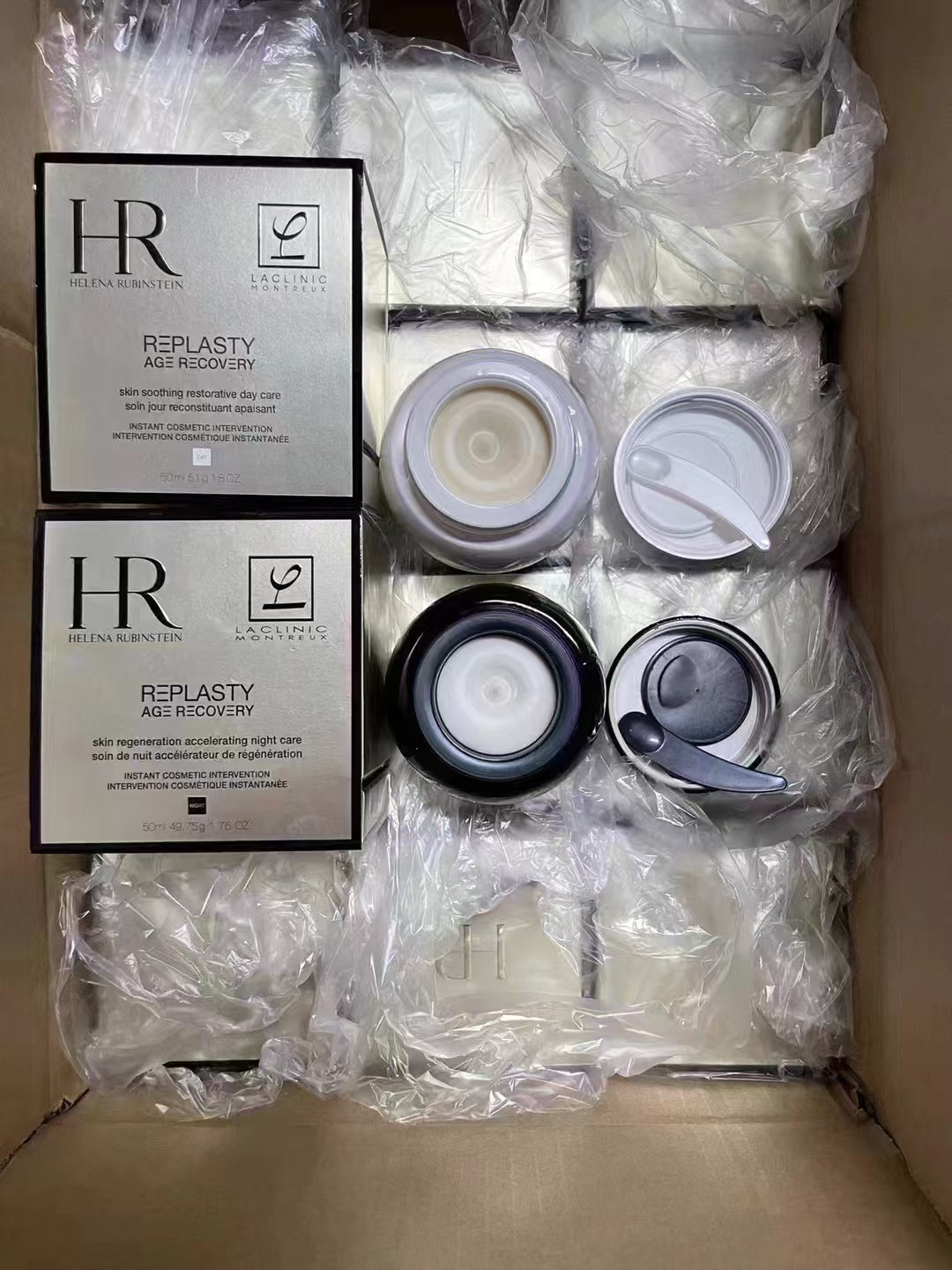 HR赫莲娜黑绷带面霜50ml/明通版 HR赫莲娜白绷带面霜50ml/明通版 🔜 明通版.高质量❗️🇫🇷HR赫莲娜黑白绷带套盒过维鉴版【最新版】 高端质量 充正无压力 正品质量‼️ 所有细节跟zp一样 明通市场认可版本 箱规30粒 配…
