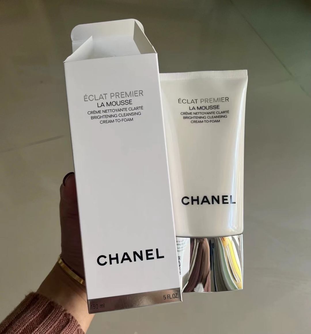 65. 香奈儿光采美白洗面奶150ml/明通版 🔜 明通版. 高质量❗ 🇫🇷 CHANEL 香奈儿光彩美白洗面奶150ml【最新版】 私膜对版质量 件50支 配中文标 询价‼️