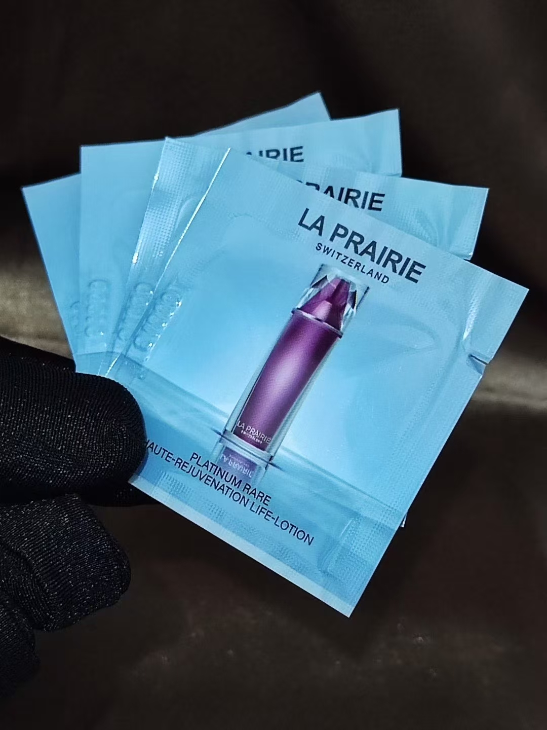 25. Esencia de Platino La Prairie 2ml/10 sobres 🔜 Versión Mingtong. Alta calidad❗️🇨🇭La Prairie/Esencia de Platino La…