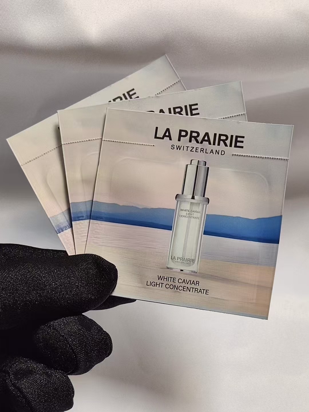 25。莱伯妮纯皙紧致聚光精萃液2ml/10片装 🔜 明通版.高质量❗️🇨🇭La Prairie/莱珀妮纯皙紧致聚光精萃液2ml 明通版:（认准打码) 原版包材，对原版膏体，免费看样0售后(袋子不漏液 膏体带功效) 最新批号53000…